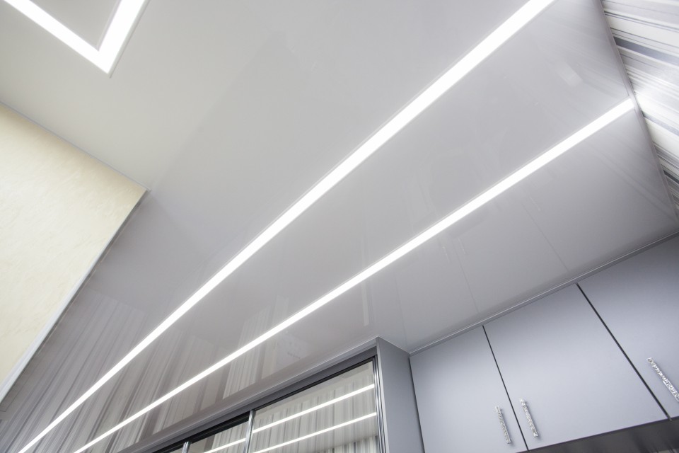 Заказать световые потолки с линией света в г. Никольск